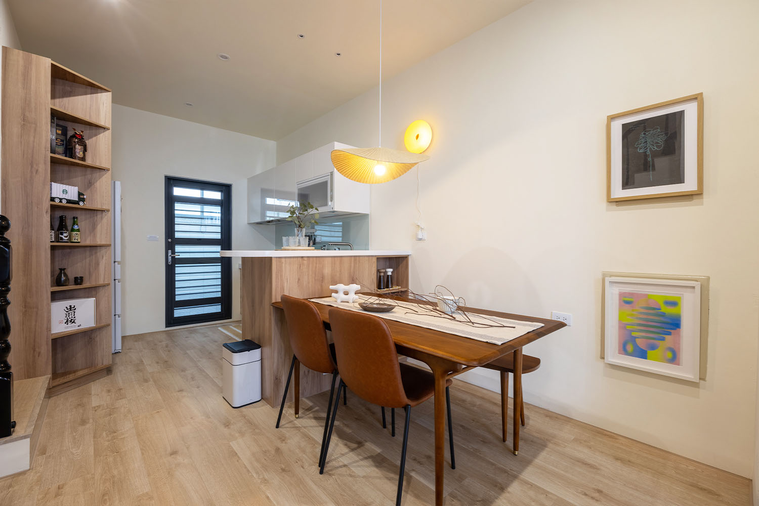 桐澄空間設計 北歐風中島 轉角收納櫃 系統櫃 現代皮革餐椅