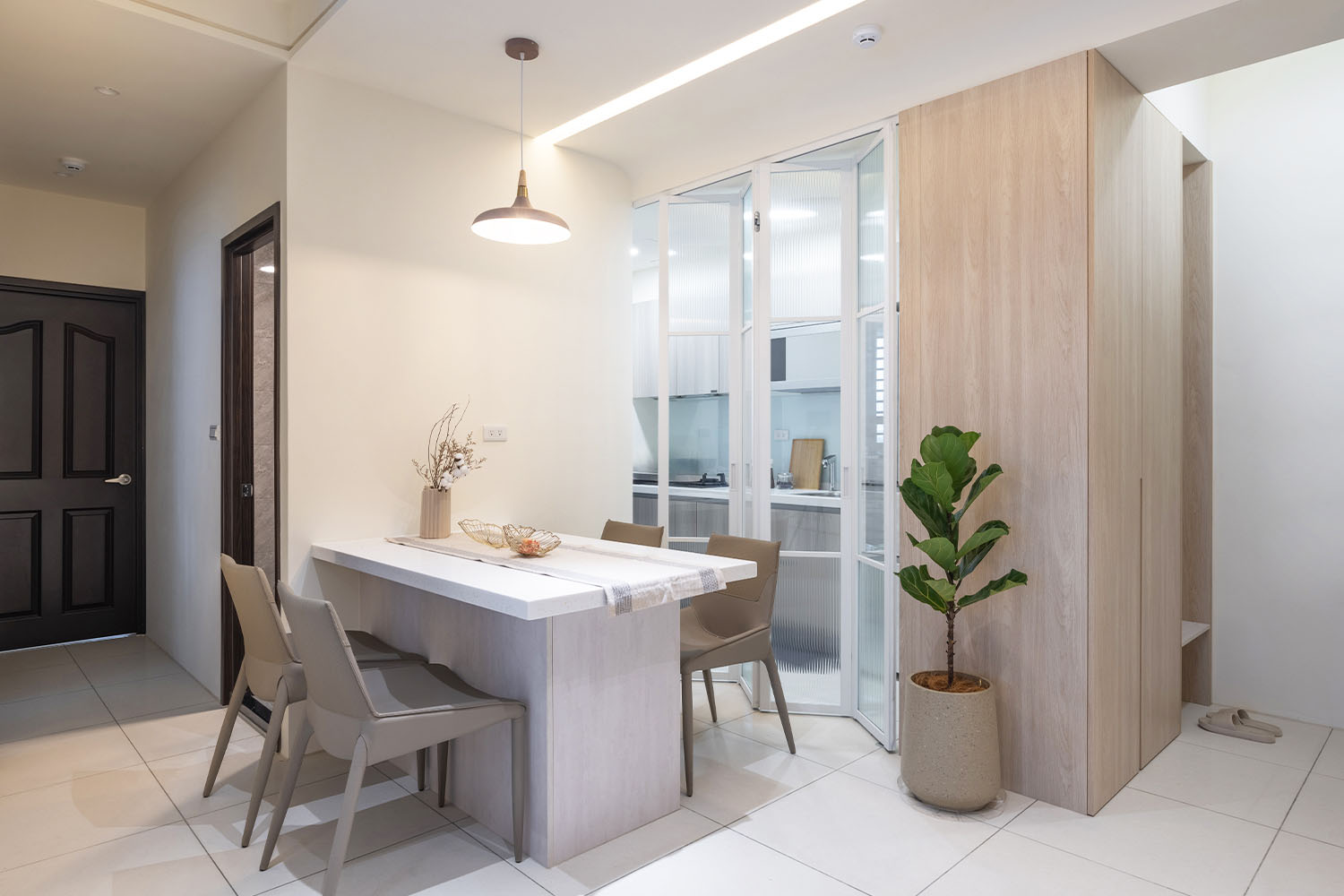 桐澄空間設計 北歐風餐廳 摺疊拉門 長虹玻璃