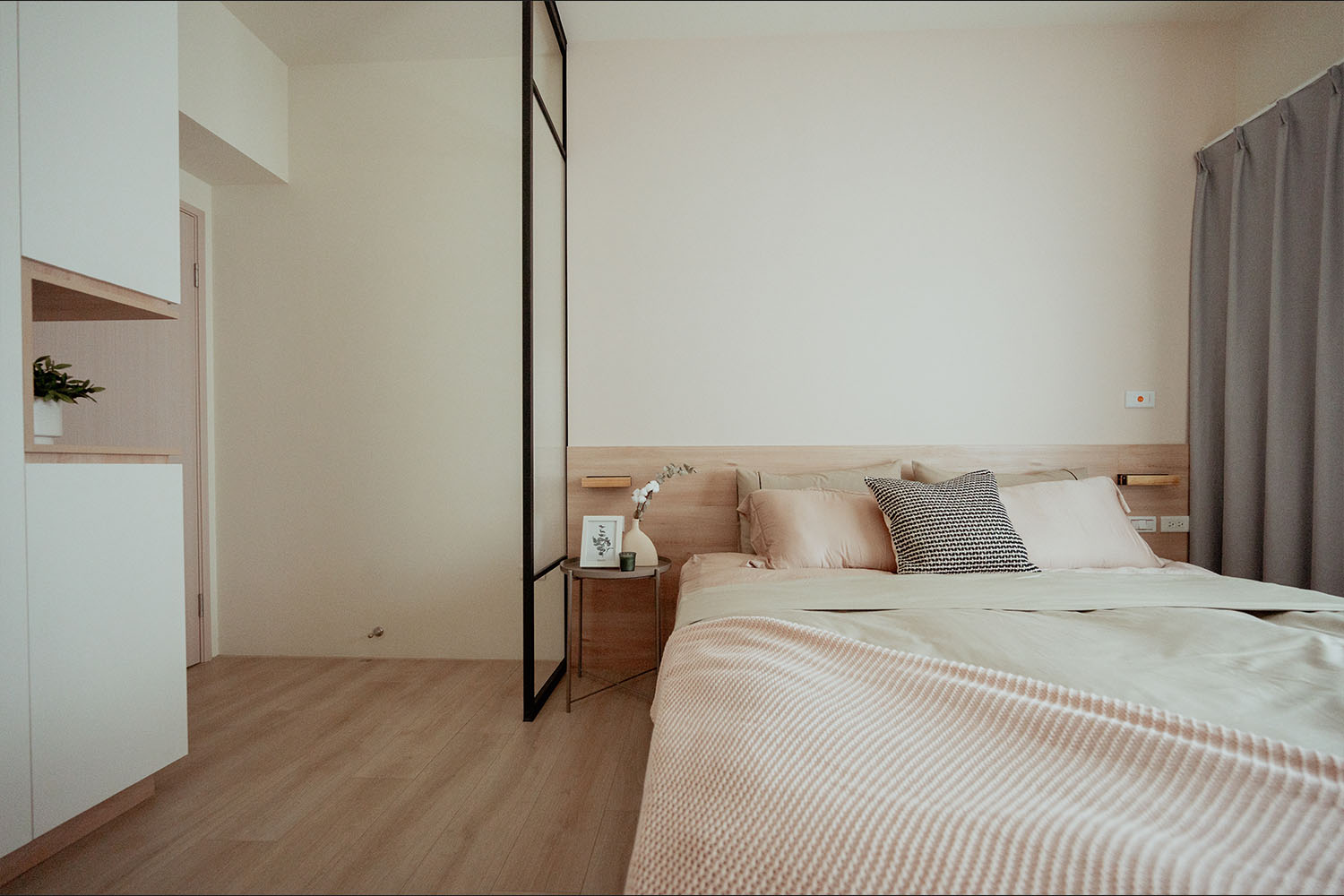 桐澄空間設計 北歐風臥室 現代邊几 淺粉色雙人床組