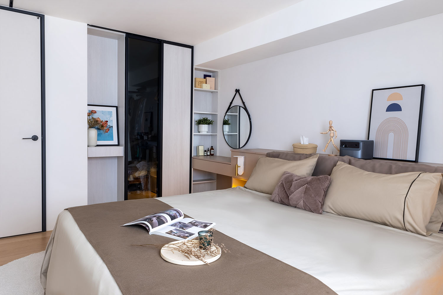 現代風格與飯店風格 搭配的臥室